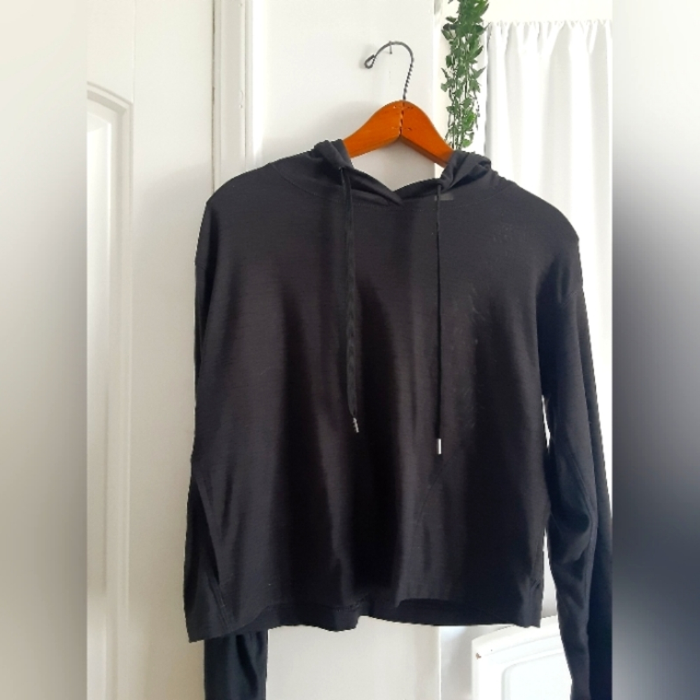 Old Navy Cropped "breathe on"  hoodie